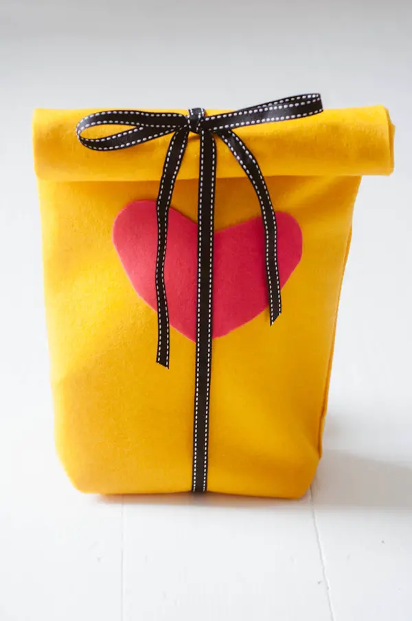 260277 Felt Gift Bag Butterfly Yellow 18cm EASTER FELT BAG decoration Bag